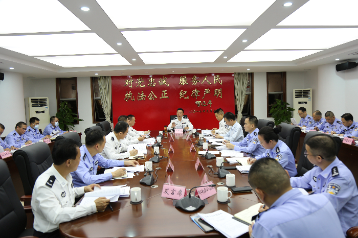 市公安局專題傳達(dá)部署鞏衛(wèi)迎檢工作.JPG