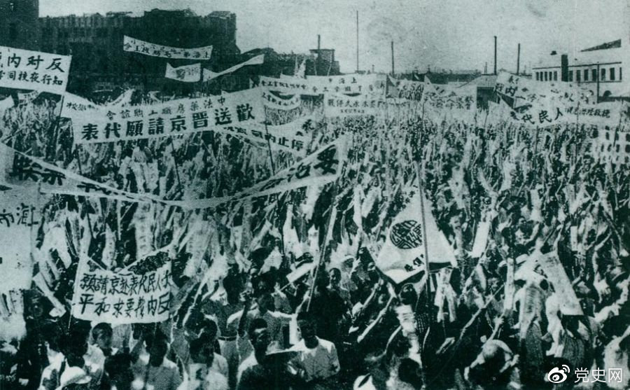 1946年6月23日，上海各界5萬(wàn)余人在北火車(chē)站廣場(chǎng)召開(kāi)歡送赴南京請(qǐng)?jiān)复淼拇髸?huì)，呼吁和平，反對(duì)內(nèi)戰(zhàn)，并舉行了示威游行。 