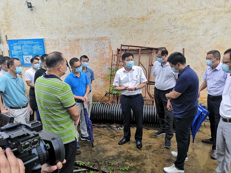 副市長謝月浩率市自然資源局副局長陳紹鋒一行到郁南縣督導(dǎo)地質(zhì)災(zāi)害防治工作.jpg