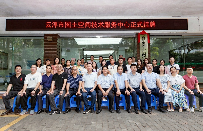 領(lǐng) 導(dǎo) 關(guān) 懷3.jpg