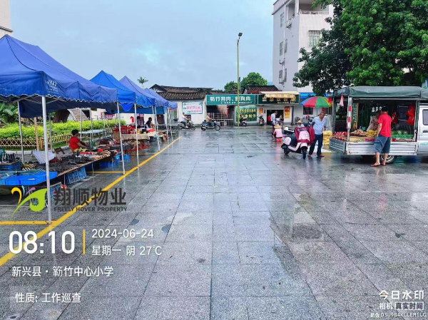 美麗圩鎮(zhèn)翔順物業(yè)定時巡查商戶和流動攤販規(guī)范擺賣.png